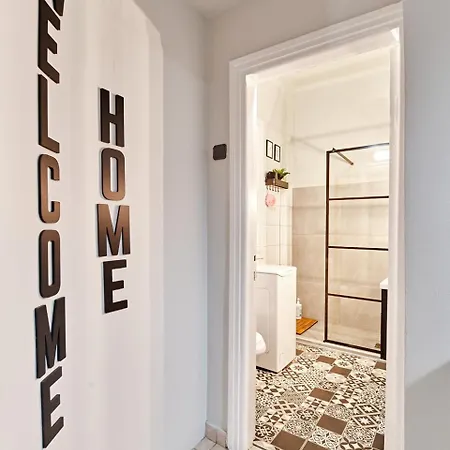 4 Queens Downtown-comfortable In Center דירה *